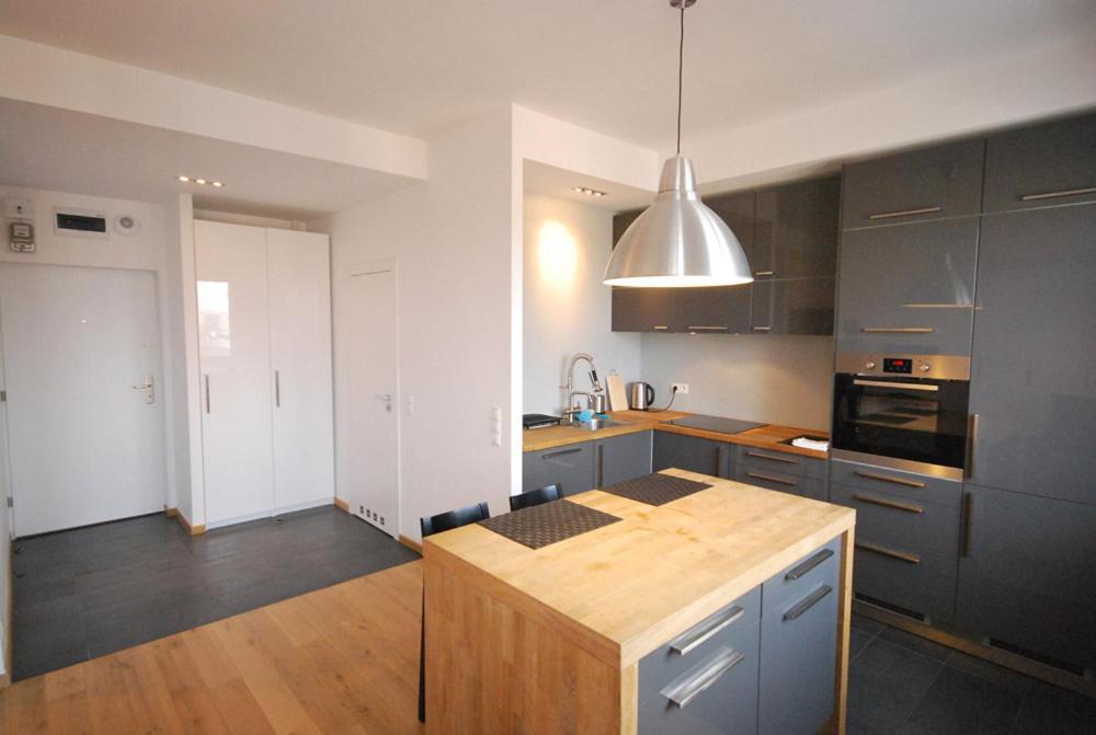 Apartment4You - Solidarnosci Warsaw Bilik gambar