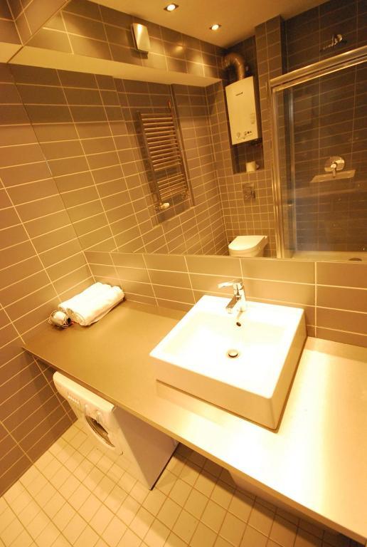 Apartment4You - Solidarnosci Warsaw Bilik gambar