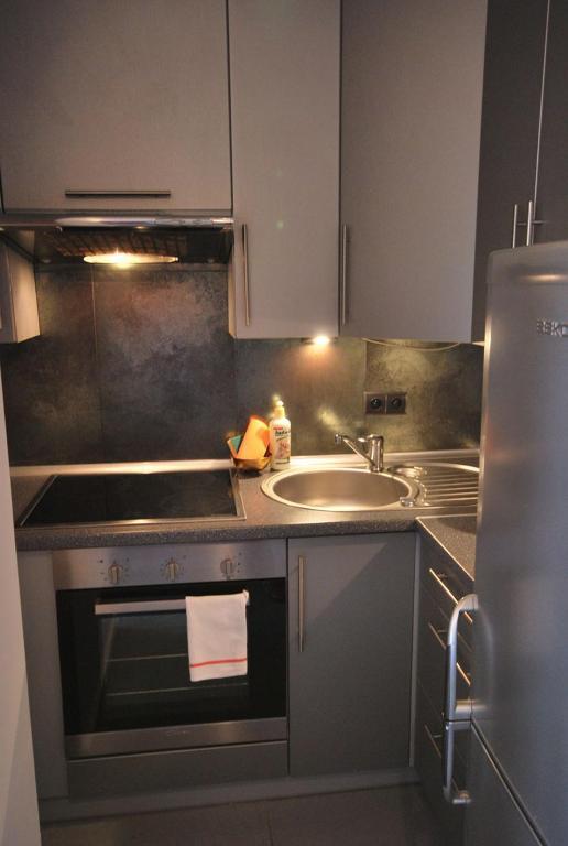 Apartment4You - Solidarnosci Warsaw Bilik gambar