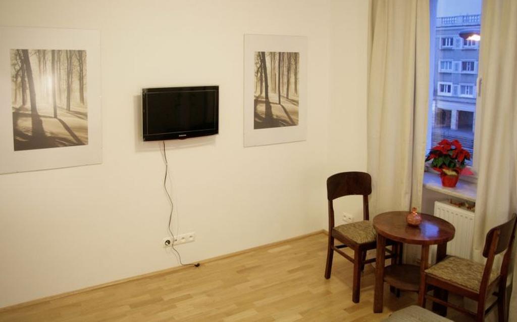 Apartment4You - Solidarnosci Warsaw Luaran gambar